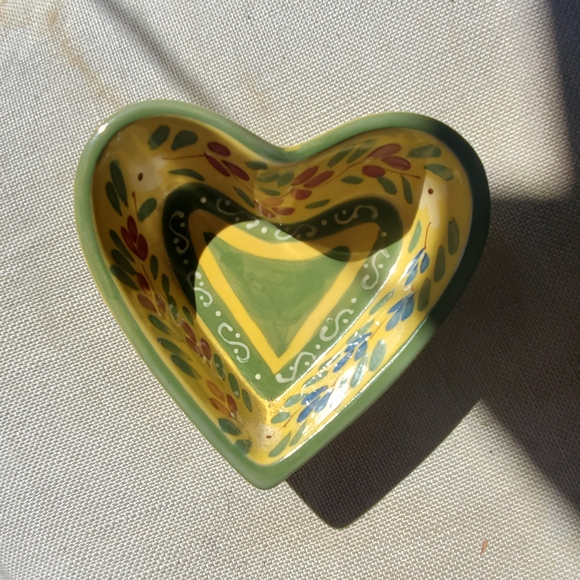 Vibrant Heart-Shaped Ceramic Bowl with Floral Design - Picture 1 of 4